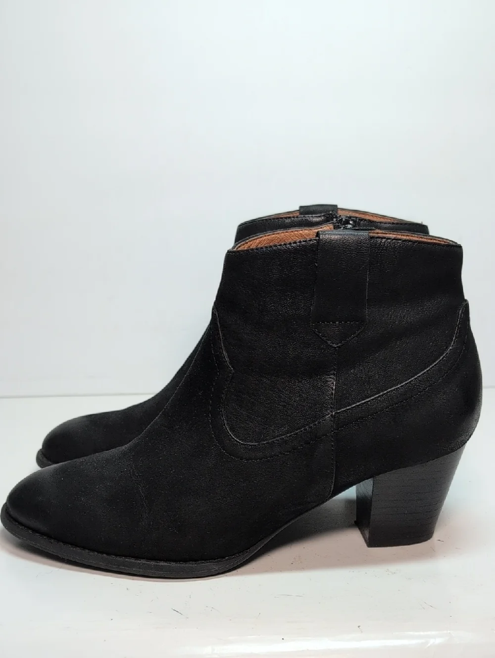 Vionic Upright Windom ankle boots western style booties. Womans size 8.5 EU 40
